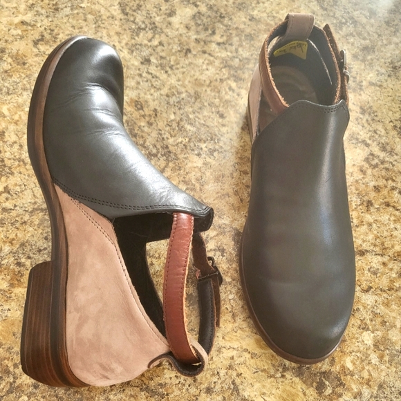 Naot Kamsin Cut Out Booties - Picture 1 of 7
